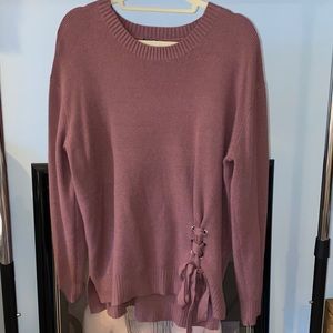 Cross tied detailed cozy sweater